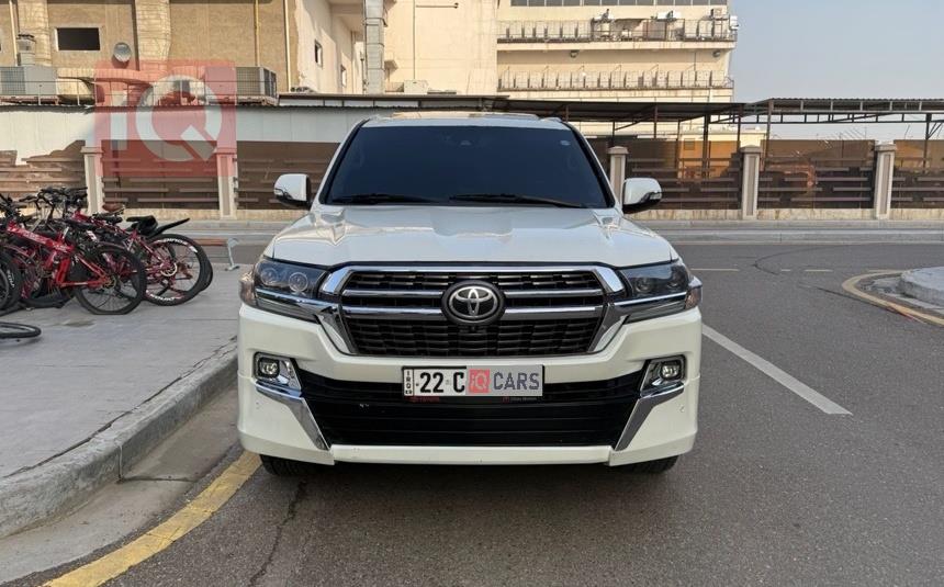 تۆیۆتا لاند کروزەر